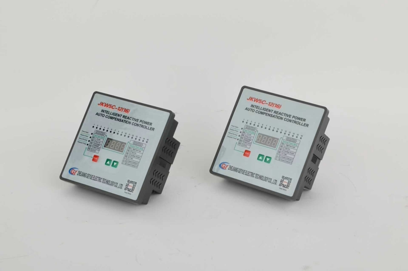 Hoe fungeert de automatische powerfactorcontroller als netstabilisator als er een groot deel van de hernieuwbare energie is aangesloten?